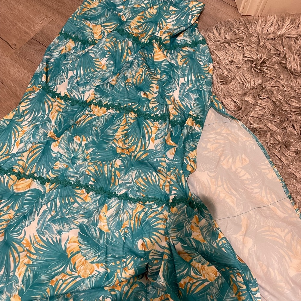 Green printed, One shoulder 2 piece skirt set. Brand new. Size L.